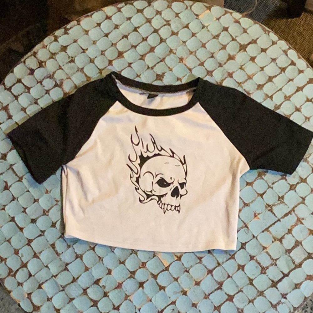 SHEIN Black and White Skull Graphic Crop Top
